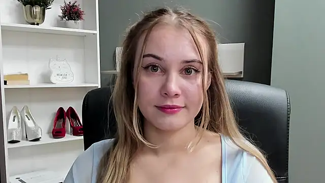 Snapshot of kitty_valeria chatting on 12/18/25, 10:16 kitty valeria online show from 12/18/25, 10:16