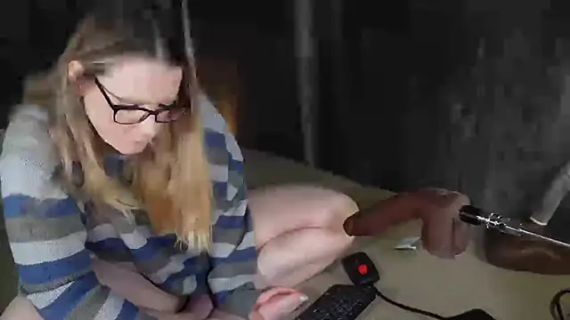 Snapshot of little_princess92 chatting on 02/13/25, 10:23 little princess92 online show from 02/13/25, 10:23