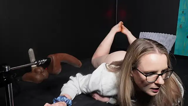 Snapshot of little_princess92 chatting on 10/25/25, 10:26 little princess92 online show from 10/25/25, 10:26