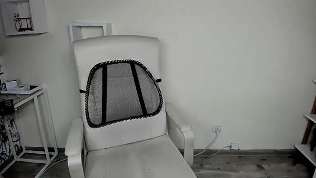 Snapshot of teaseDiana chatting on 12/10/24, 09:55 teaseDiana online show from 12/10/24, 09:55