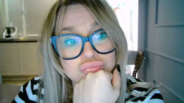 Snapshot of teaseDiana chatting on 02/12/25, 08:07 teaseDiana online show from 02/12/25, 08:07