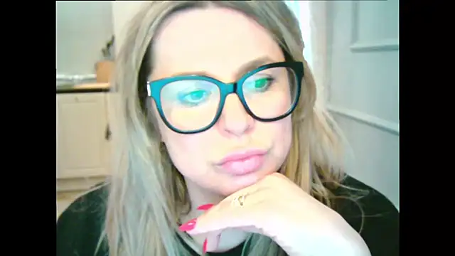 Snapshot of teaseDiana chatting on 02/14/25, 05:14 teaseDiana online show from 02/14/25, 05:14