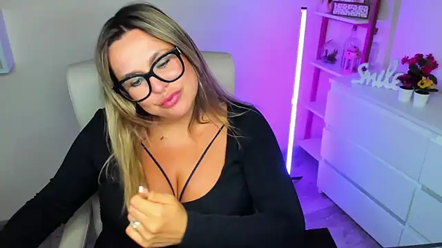 Snapshot of teaseDiana chatting on 03/20/25, 09:59 teaseDiana online show from 03/20/25, 09:59