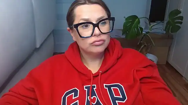 Snapshot of teaseDiana chatting on 10/06/25, 06:38 teaseDiana online show from 10/06/25, 06:38