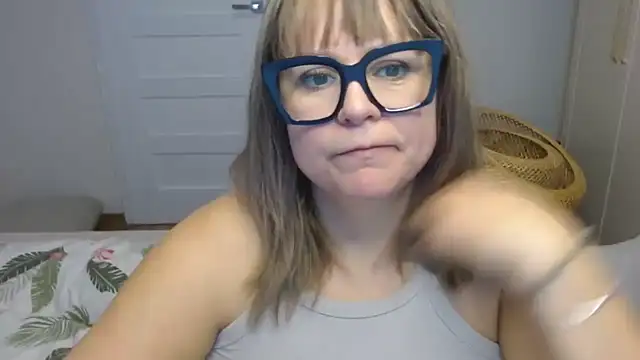 Snapshot of teaseDiana chatting on 10/21/25, 05:41 teaseDiana online show from 10/21/25, 05:41