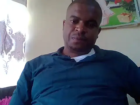 Snapshot of lui_cuuty chatting on 09/19/25, 12:06 lui cuuty online show from 09/19/25, 12:06