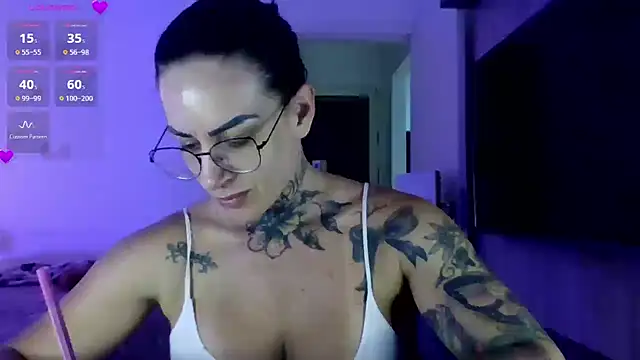 Snapshot of YasmimBrasil chatting on 10/28/25, 09:17 YasmimBrasil online show from 10/28/25, 09:17