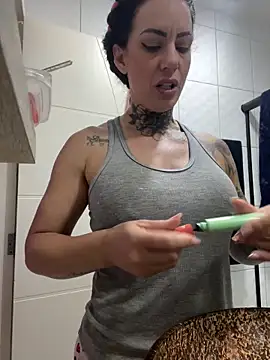 Snapshot of YasmimBrasil chatting on 10/31/25, 08:59 YasmimBrasil online show from 10/31/25, 08:59