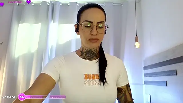 Snapshot of YasmimBrasil chatting on 12/17/25, 09:15 YasmimBrasil online show from 12/17/25, 09:15