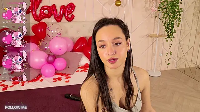Snapshot of Lolly_Neal chatting on 02/19/25, 05:05 Lolly Neal online show from 02/19/25, 05:05