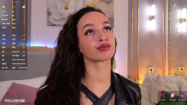 Lolly Neal online show from 04/10/26, 03:39