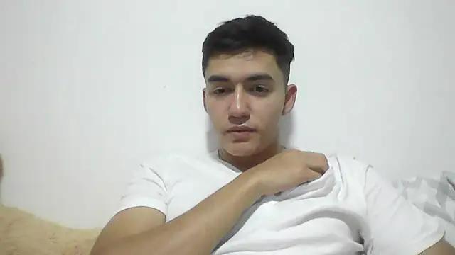 Snapshot of Estebitan_vm chatting on 11/15/25, 04:54 Estebitan vm online show from 11/15/25, 04:54