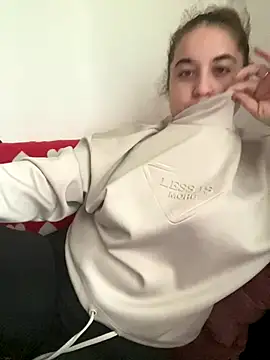 yzabell18 online show from 11/29/25, 12:41