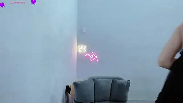 tanhxiu online show from 01/12/25, 06:49