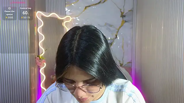 Snapshot of Chiara_tay chatting on 04/17/26, 07:06 Chiara tay online show from 04/17/26, 07:06