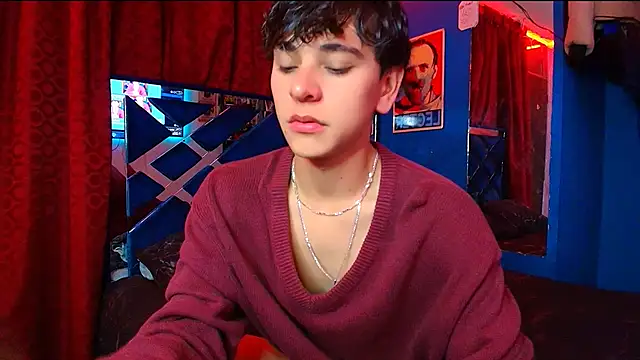 Snapshot of Luke_Howland chatting on 10/31/25, 01:17 Luke Howland online show from 10/31/25, 01:17