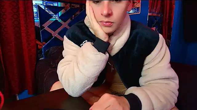 Snapshot of Luke_Howland chatting on 11/06/25, 12:44 Luke Howland online show from 11/06/25, 12:44