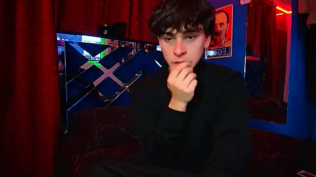 Snapshot of Luke_Howland chatting on 11/07/25, 12:54 Luke Howland online show from 11/07/25, 12:54