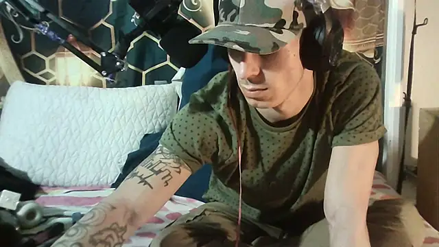 Snapshot of --D-a-D-D-y- chatting on 11/17/25, 03:18 --D-a-D-D-y- online show from 11/17/25, 03:18