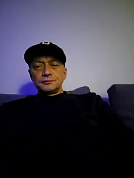 Snapshot of McdyllanXX chatting on 02/05/25, 12:31 McdyllanXX online show from 02/05/25, 12:31