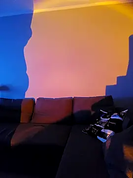 Snapshot of McdyllanXX chatting on 10/06/25, 04:37 McdyllanXX online show from 10/06/25, 04:37