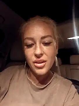 Snapshot of blonda-sexy chatting on 11/02/25, 05:26 blonda-sexy online show from 11/02/25, 05:26