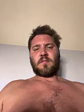 Snapshot of Brando2585 chatting on 11/14/25, 02:32 Brando2585 online show from 11/14/25, 02:32