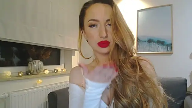 Snapshot of JulietteDiamond chatting on 02/16/25, 10:32 JulietteDiamond online show from 02/16/25, 10:32