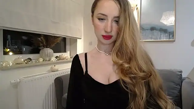 Snapshot of JulietteDiamond chatting on 10/11/25, 08:18 JulietteDiamond online show from 10/11/25, 08:18