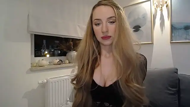 Snapshot of JulietteDiamond chatting on 10/27/25, 04:22 JulietteDiamond online show from 10/27/25, 04:22