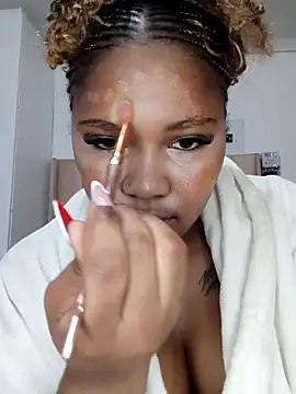 Snapshot of charmainexxx chatting on 12/21/25, 03:52 charmainexxx online show from 12/21/25, 03:52