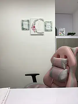 Snapshot of SophiaLaurens chatting on 03/23/25, 08:15 SophiaLaurens online show from 03/23/25, 08:15