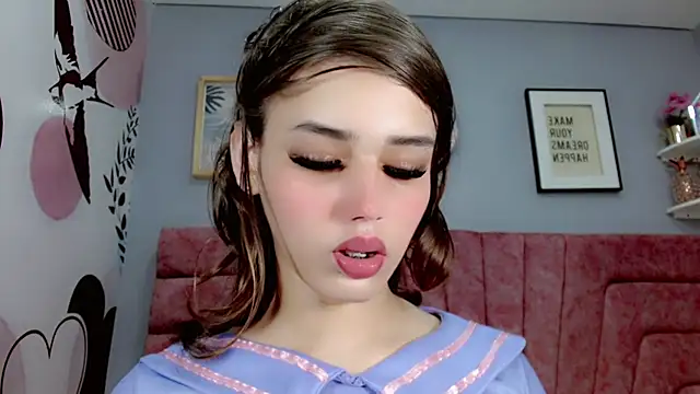 Snapshot of ValeriaAguilar chatting on 02/13/25, 10:54 ValeriaAguilar online show from 02/13/25, 10:54