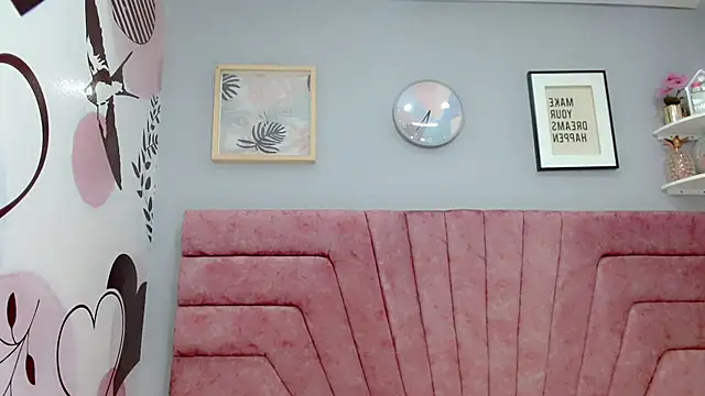 Snapshot of ValeriaAguilar chatting on 02/15/25, 10:42 ValeriaAguilar online show from 02/15/25, 10:42