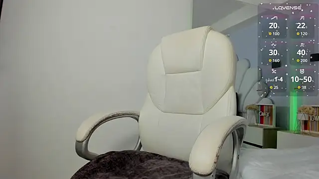 Snapshot of ginebra_ness chatting on 09/19/25, 01:01 ginebra ness online show from 09/19/25, 01:01