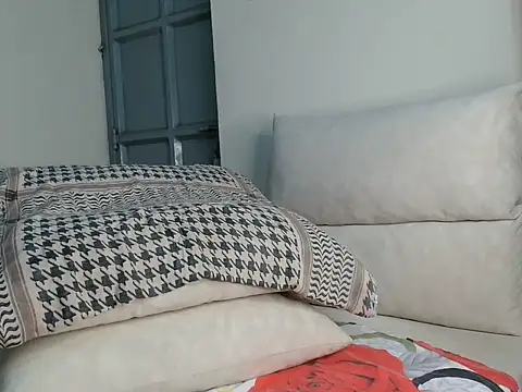 Snapshot of Doublefreaks chatting on 10/05/25, 12:42 Doublefreaks online show from 10/05/25, 12:42