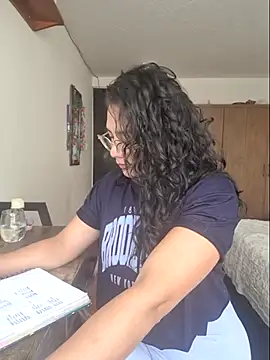 Snapshot of Thaliacooper_ chatting on 11/12/25, 05:13 Thaliacooper online show from 11/12/25, 05:13