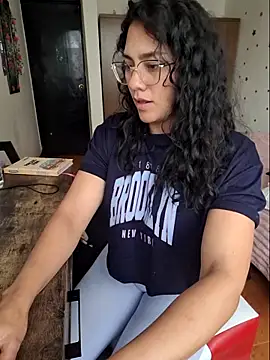 Snapshot of Thaliacooper_ chatting on 11/24/25, 05:45 Thaliacooper online show from 11/24/25, 05:45