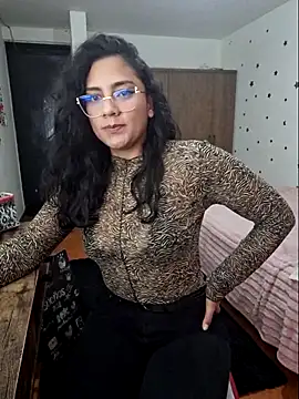 Snapshot of Thaliacooper_ chatting on 12/13/25, 11:32 Thaliacooper online show from 12/13/25, 11:32