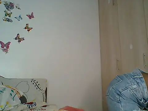 Snapshot of Oliviia_ chatting on 10/16/25, 03:02 Oliviia  online show from 10/16/25, 03:02