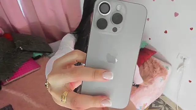 msschloee  online show from 02/09/26, 11:09