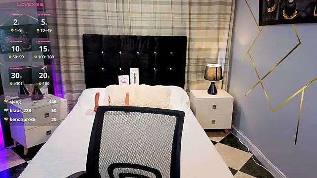 Snapshot of Megan_Do_Santos chatting on 12/16/25, 08:25 Megan Do Santos online show from 12/16/25, 08:25