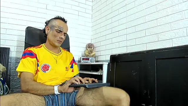 Snapshot of GeorgeZarrate chatting on 06/17/26, 10:21 GeorgeZarrate online show from 06/17/26, 10:21