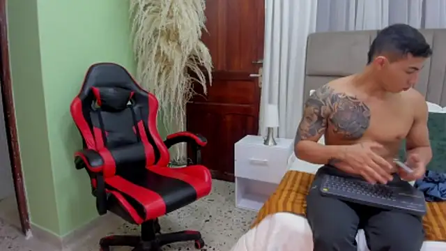 Snapshot of angel_adamx chatting on 11/25/25, 11:21 angel adamx online show from 11/25/25, 11:21