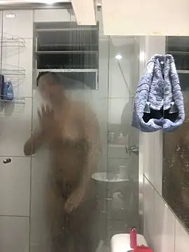 Snapshot of bellinii07 chatting on 02/24/25, 04:05 bellinii07 online show from 02/24/25, 04:05