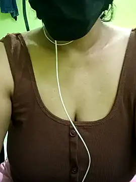 Snapshot of Aishu-tamil09 chatting on 12/17/24, 06:35 Aishu-tamil09 online show from 12/17/24, 06:35