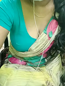 Snapshot of Aishu-tamil09 chatting on 01/24/25, 03:02 Aishu-tamil09 online show from 01/24/25, 03:02