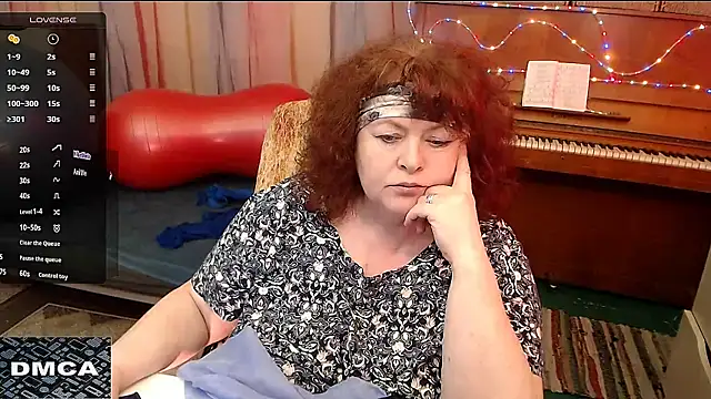 Snapshot of RoseRed69 chatting on 03/05/25, 08:10 RoseRed69 online show from 03/05/25, 08:10