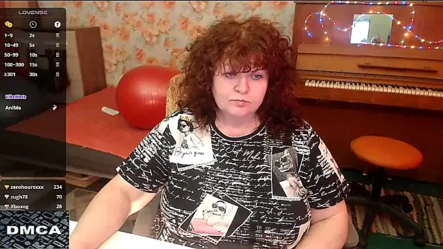 Snapshot of RoseRed69 chatting on 03/18/25, 09:20 RoseRed69 online show from 03/18/25, 09:20