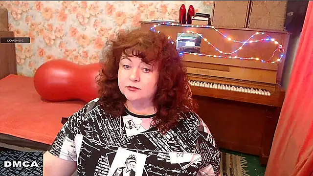 Snapshot of RoseRed69 chatting on 03/22/25, 03:41 RoseRed69 online show from 03/22/25, 03:41